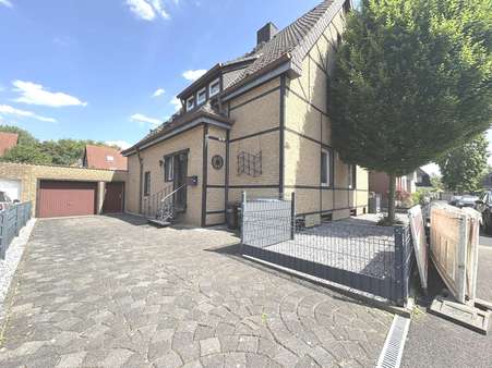 Garage - Stellplatz - Zweifamilienhaus in 44579 Castrop-Rauxel mit 198m² kaufen