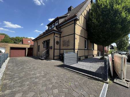 Garage - Stellplatz Nr. 19 - Zweifamilienhaus in 44579 Castrop-Rauxel mit 198m² kaufen