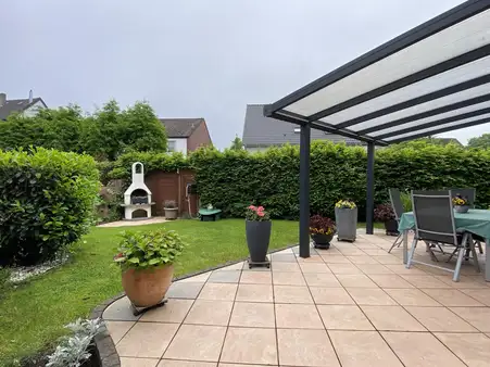 Hochwertige ETW mit Terrasse und Garten!