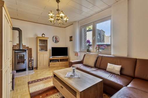 Wohnzimmer mit Kamin - Doppelhaushälfte in 45657 Recklinghausen mit 118m² kaufen