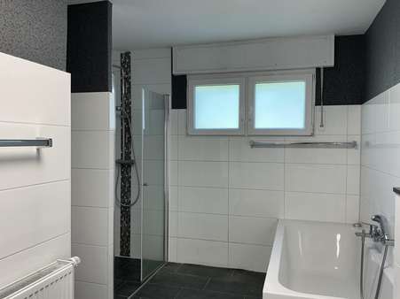 Bad - Zweifamilienhaus in 42555 Velbert mit 208m² kaufen
