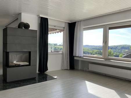 Wohnzimmer - Zweifamilienhaus in 42555 Velbert mit 208m² kaufen