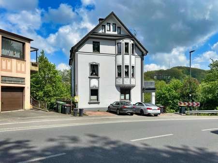 Frontansicht 2 - Erdgeschosswohnung in 58515 Lüdenscheid mit 80m² kaufen