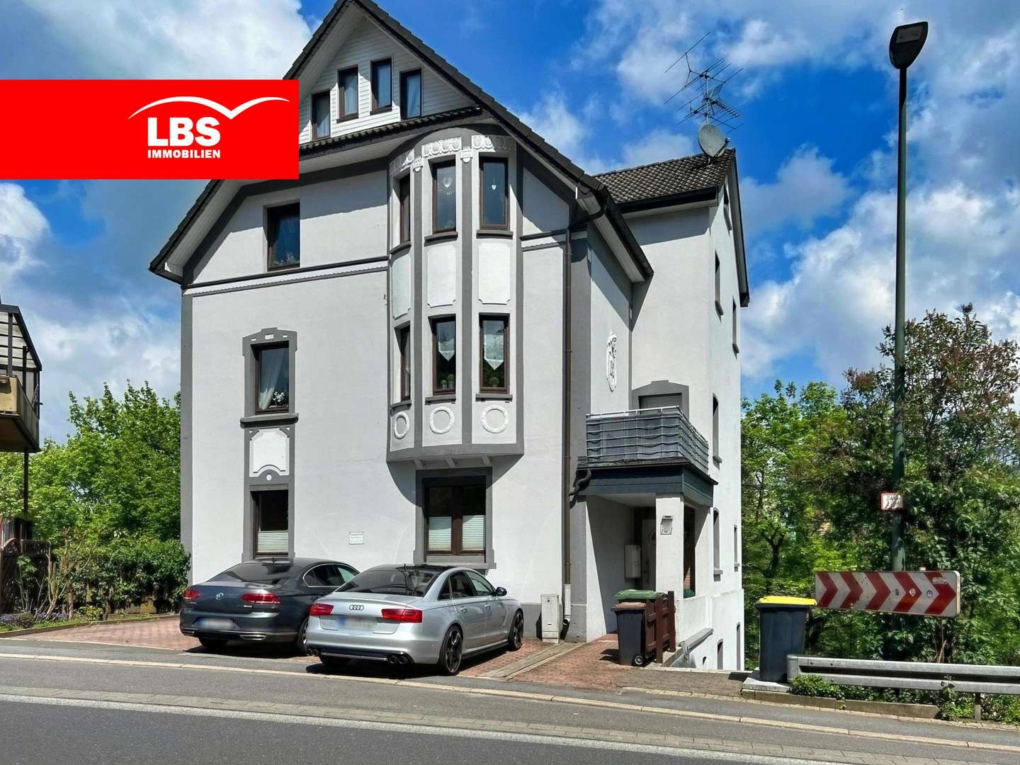 Straßenfront Ansicht - Erdgeschosswohnung in 58515 Lüdenscheid mit 80m² kaufen