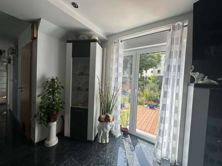 Blick in den Garten - Doppelhaushälfte in 42651 Solingen mit 120m² kaufen