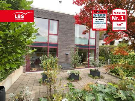 Straßenseite Straßenseite - Einfamilienhaus in 42651 Solingen, Solingen-Mitte mit 190m² kaufen