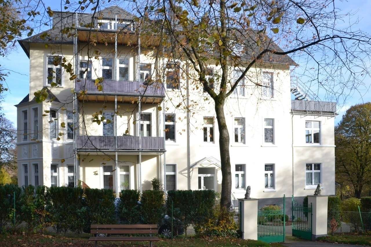 Ansicht Hausfront II - Erdgeschosswohnung in 42897 Remscheid mit 67m² günstig kaufen