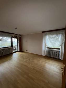 Wohnzimmer / großer Balkon  - Etagenwohnung in 42719 Solingen mit 69m² kaufen