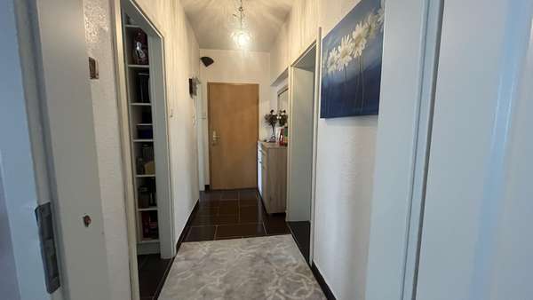 Flur 1 - Erdgeschosswohnung in 42853 Remscheid mit 62m² kaufen