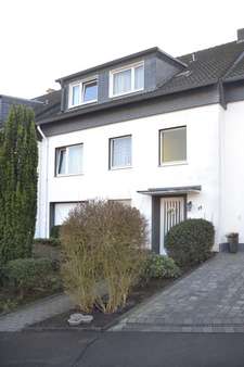 Hausansicht Straße I - Reihenmittelhaus in 42929 Wermelskirchen mit 144m² günstig kaufen
