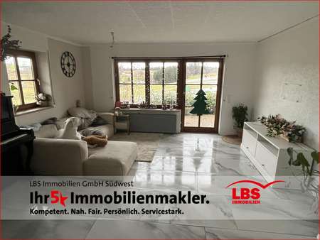 Wohnzimmer - Doppelhaushälfte in 79733 Görwihl mit 232m² kaufen