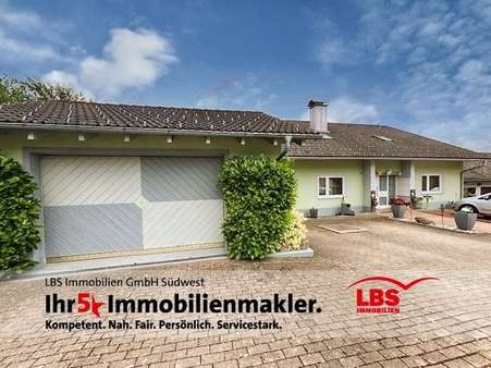 Garage Garage - Zweifamilienhaus in 79848 Bonndorf mit 355m² kaufen