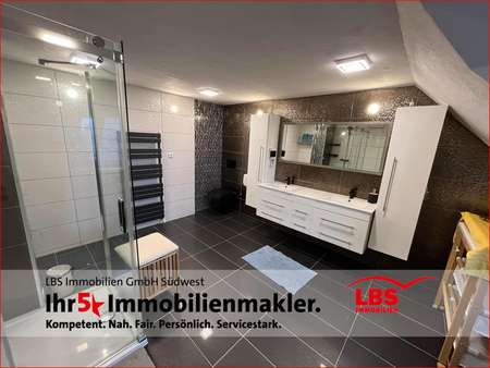 Hauptbadezimmer - Zweifamilienhaus in 79848 Bonndorf mit 296m² kaufen