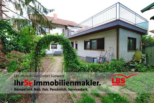 Hinterhaus - Mehrfamilienhaus in 76187 Karlsruhe mit 358m² kaufen