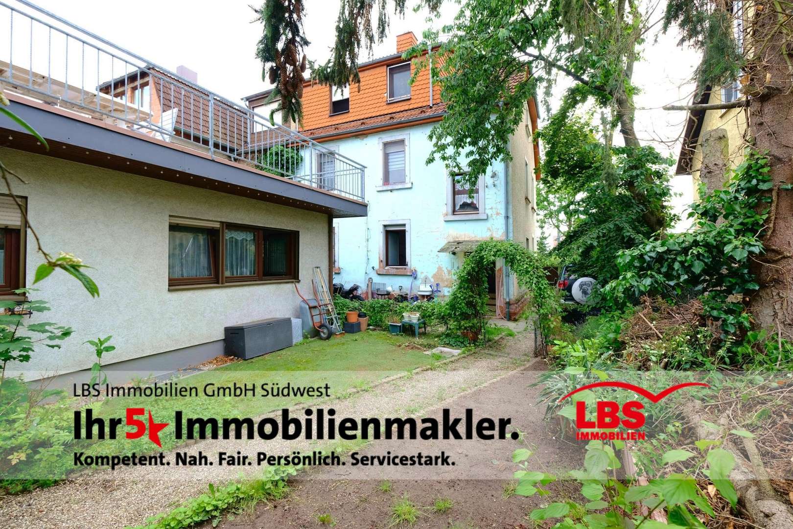 Hof - Mehrfamilienhaus in 76187 Karlsruhe mit 358m² kaufen