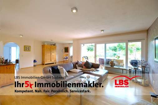 Wohnzimmer - Einfamilienhaus in 76199 Karlsruhe mit 215m² kaufen