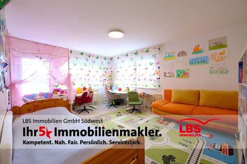 Kinderzimmer EG - Mehrfamilienhaus in 76275 Ettlingen mit 252m² kaufen