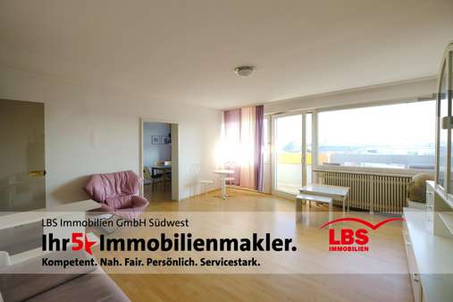 Wohnzimmer - Etagenwohnung in 76133 Karlsruhe mit 72m² kaufen