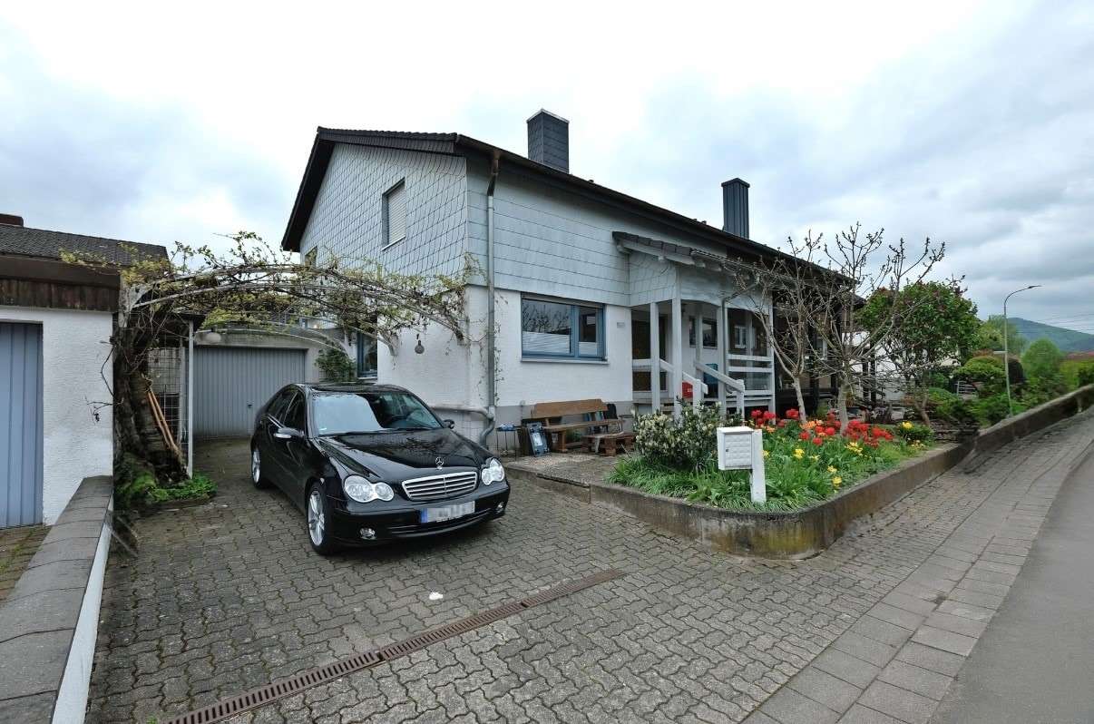 Außenansicht Außenansicht - Doppelhaushälfte in 76831 Göcklingen mit 137m² kaufen