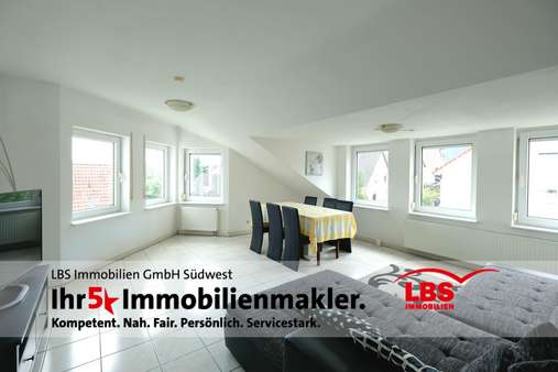 Wohnzimmer Wohnzimmer - Dachgeschosswohnung in 75196 Remchingen mit 111m² kaufen