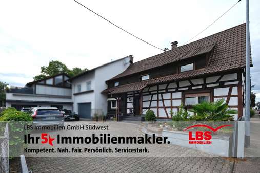 Außenansicht Außenansicht - Doppelhaushälfte in 76532 Baden-Baden mit 147m² kaufen