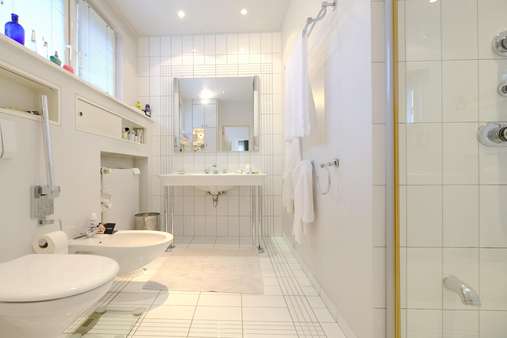 Bad EG Bad EG - Villa in 60528 Frankfurt mit 296m² kaufen