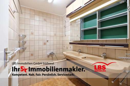 Badezimmer - Etagenwohnung in 75180 Pforzheim mit 80m² kaufen