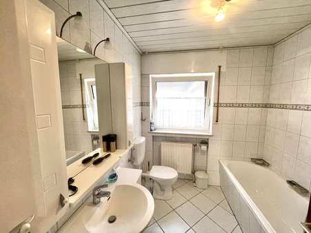 Badezimmer - Zweifamilienhaus in 46325 Borken mit 143m² günstig kaufen