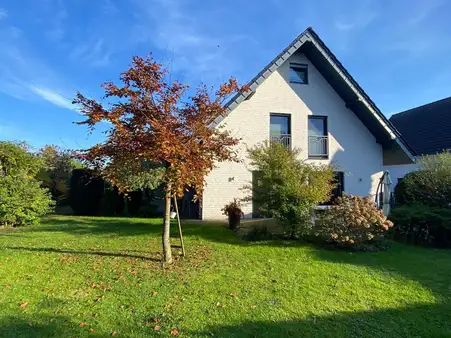 ** Traumhaftes Einfamilienhaus mit Wintergarten und idyllischem Garten! **