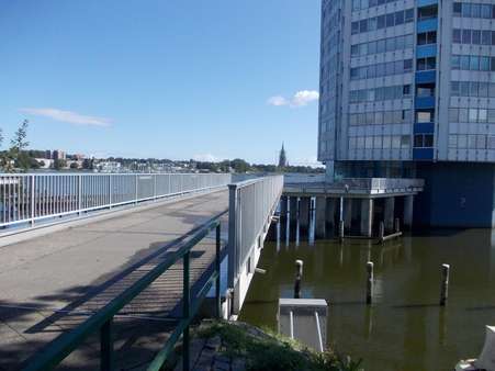 Brücke zum Eingangsbereich - Etagenwohnung in 24837 Schleswig mit 61m² günstig kaufen