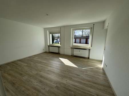 Wohnzimmer Beispielwohnung - Mehrfamilienhaus in 24837 Schleswig mit 1215m² als Kapitalanlage kaufen