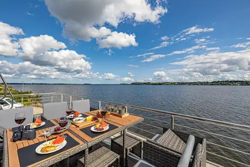 Kommen Sie an Bord! Wasserhaus mit Bootsliegeplatz  * Hausboot - Feeling *