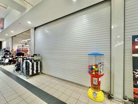 Rolltor 1 zur Mall - Gastronomie in 24837 Schleswig mit 176m² mieten