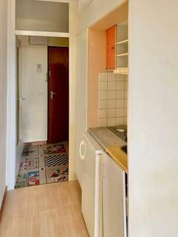 Pantry und Blick zur Eingangstür/ Flur - Etagenwohnung in 24837 Schleswig mit 27m² kaufen