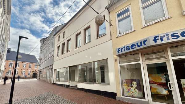 Mehrfamilienhaus in 24837 Schleswig mit 275m² kaufen