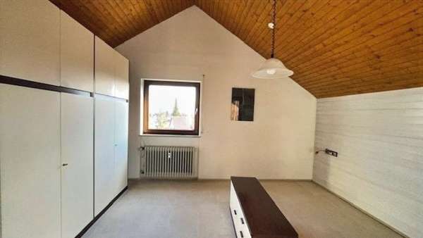 Schlafzimmer - Maisonette-Wohnung in 78647 Trossingen mit 116m² kaufen