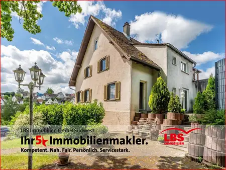 Familienfreundliches Einfamilienhaus inkl. voll erschlossenem Baugrundstück im Garten