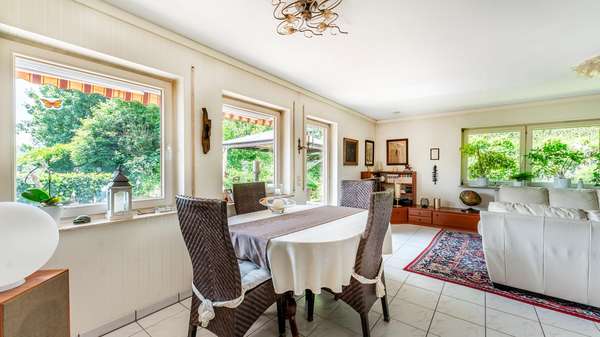 Ess-/ Wohnzimmer OG Ess-/ Wohnzimmer OG - Zweifamilienhaus in 78727 Oberndorf mit 198m² kaufen