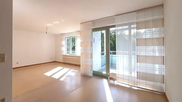 Sonnige 2,5 Zimmer-Wohnung mit TG-Stellplatz auf der Charlottenhöhe