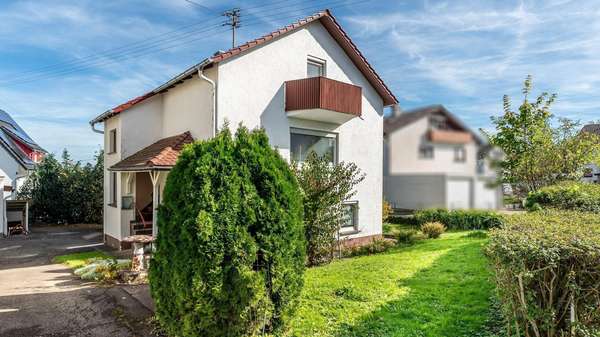 Außenansicht Außenansicht - Zweifamilienhaus in 78658 Zimmern mit 161m² kaufen