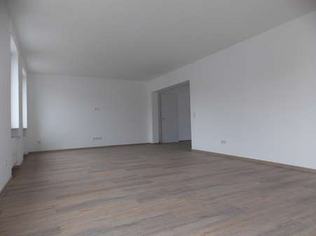Wohnzimmer Wohnzimmer - Etagenwohnung in 66706 Perl mit 150m² mieten