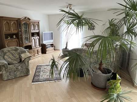 Wohnzimmer - Bungalow in 72293 Glatten mit 150m² kaufen