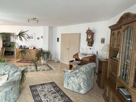 Wohnzimmer - Bungalow in 72293 Glatten mit 150m² kaufen