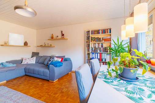 Wohnzimmer - Etagenwohnung in 76139 Karlsruhe mit 72m² kaufen