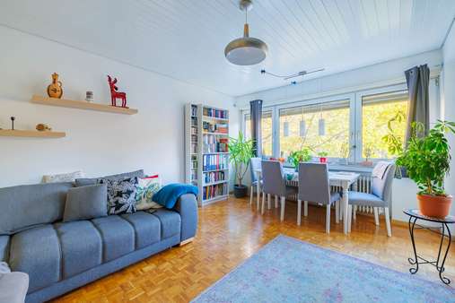 Wohnzimmer - Etagenwohnung in 76139 Karlsruhe mit 72m² kaufen