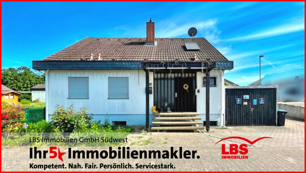 Hauseingang, Garage mit Starkstrom plus 2 Stellplätze Hauseingang, Garage mit Starkstrom plus 2 Stellplätze - Fertighaus in 67126 Hochdorf-Assenheim mit 110m² kaufen