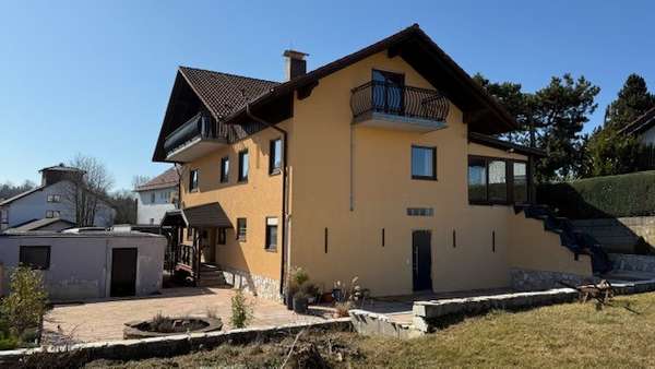 Hausansicht vom Garten - Zweifamilienhaus in 69483 Wald-Michelbach mit 275m² kaufen