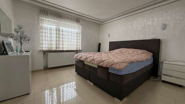 Schlafzimmer - 1.OG - Doppelhaushälfte in 68307 Mannheim mit 90m² kaufen