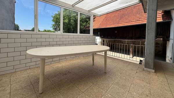 überdachte Terrasse - Einfamilienhaus in 76684 Östringen mit 130m² kaufen