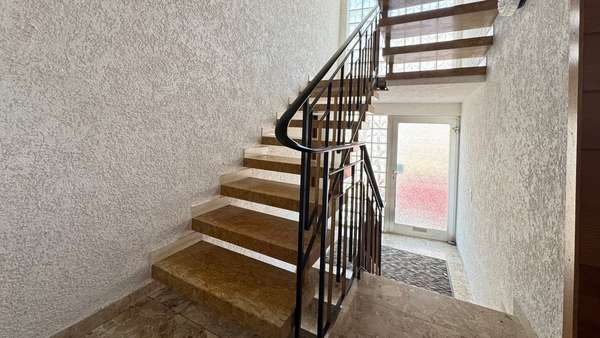 Treppenaufgang - Einfamilienhaus in 76684 Östringen mit 130m² kaufen